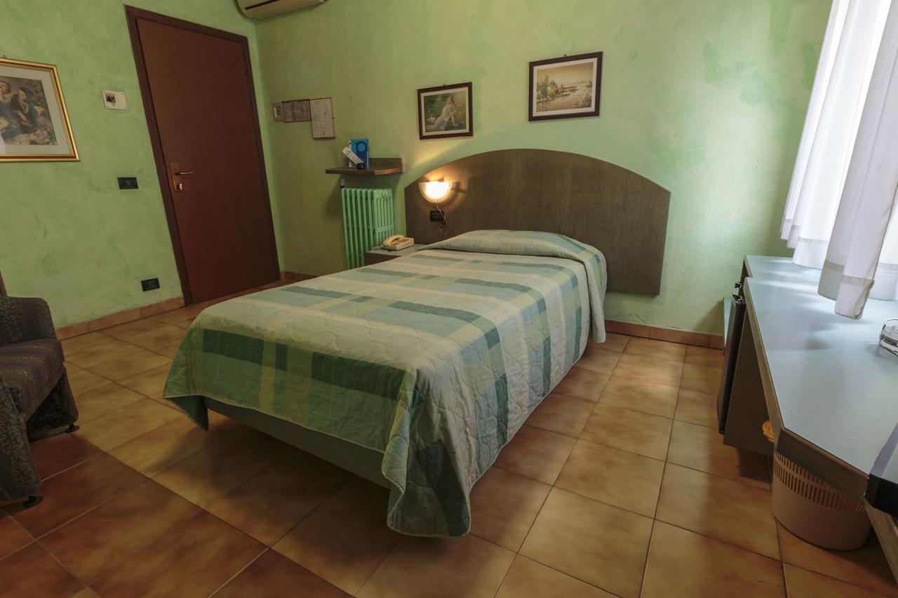 Hotel Il Telegrafo Melegnano Εξωτερικό φωτογραφία